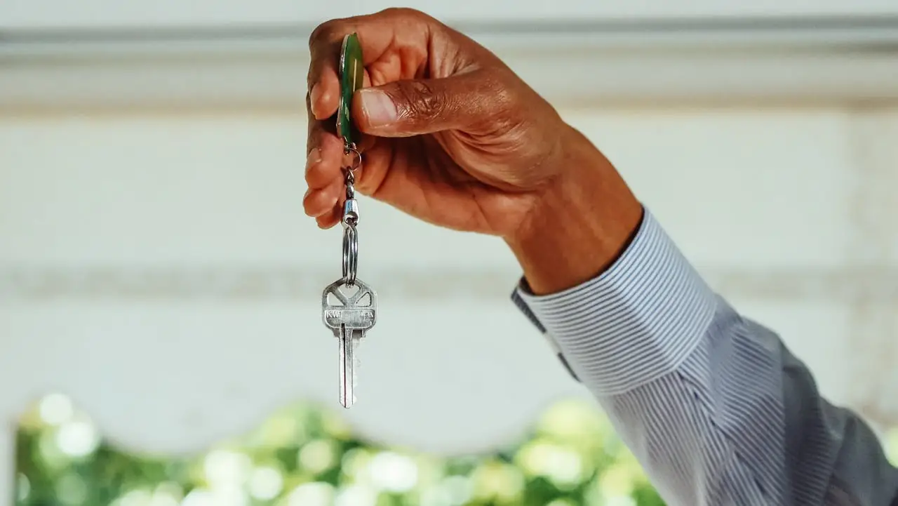 Person holding a silver key